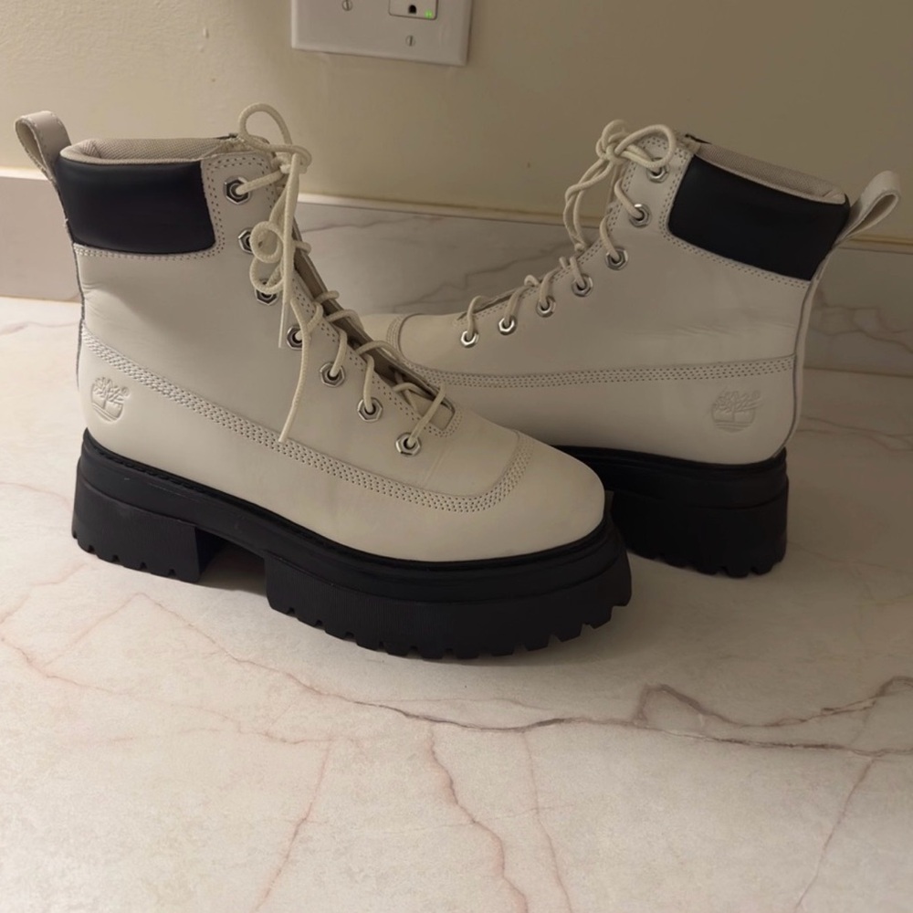 Women's White and Black Timberland platform Boots